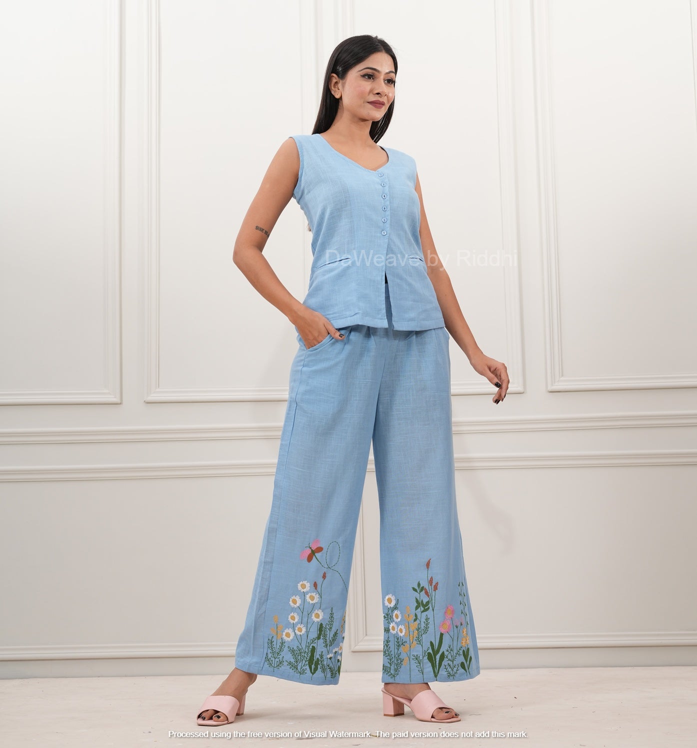 Floral bees - Sky Blue